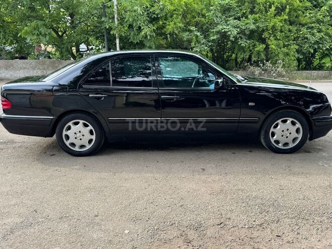 Mercedes E 240 1998, 215,436 km - 2.4 l - Qazax