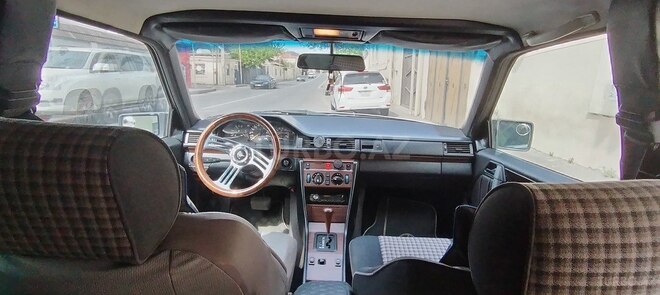 Mercedes E 220 1993, 446,258 km - 2.2 l - Bakı