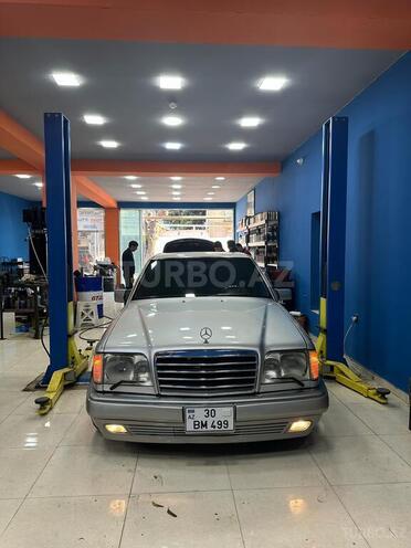 Mercedes E 220 1993, 446,258 km - 2.2 l - Bakı