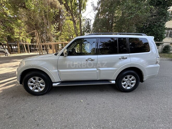 Mitsubishi Pajero 2011, 142,000 km - 3.5 л - Bakı