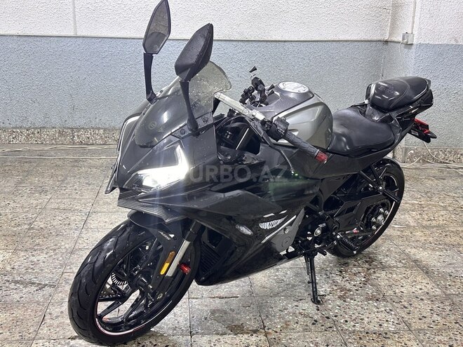 CFMOTO 300 SR-S-4