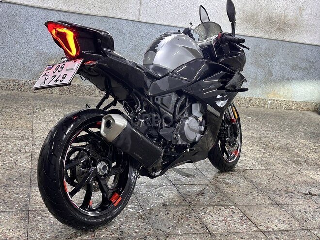 CFMOTO 300 SR-S-9