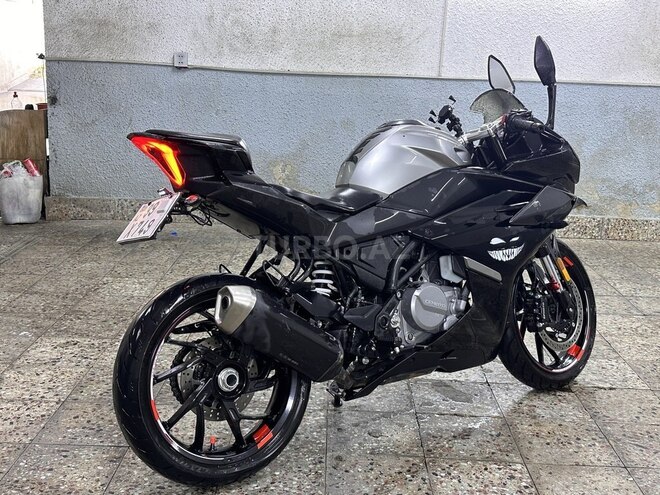 CFMOTO 300 SR-S-8