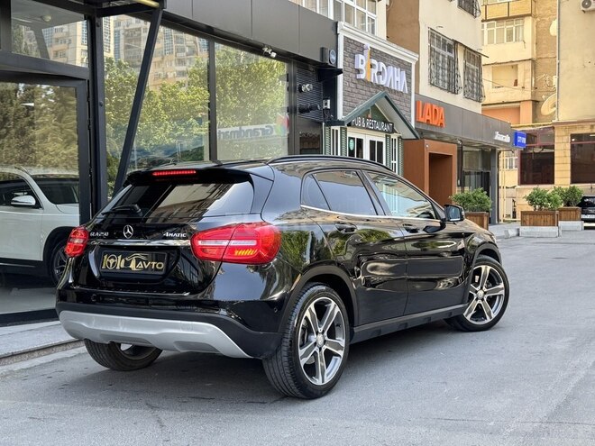 Mercedes GLA 250 4MATIC-7