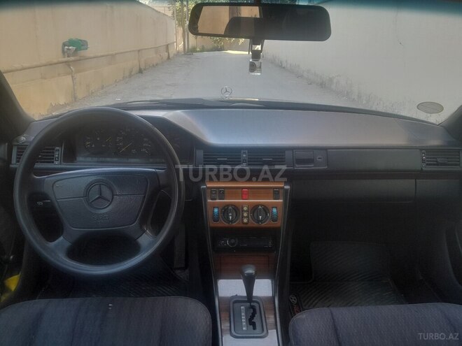Mercedes E 300 d 1993, 284,632 km - 3.0 l - Bakı