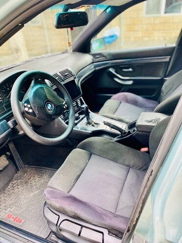 BMW 523 1998, 260,000 km - 2.5 l - Şamaxı