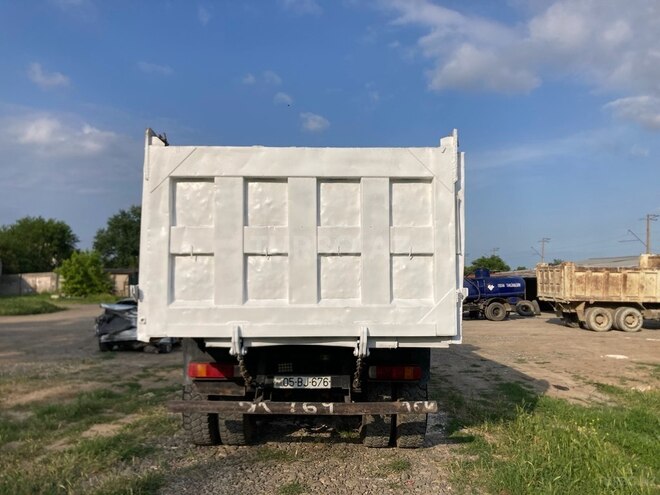HOWO Sinotruk 2011, 220,000 km - 9.5 l - Qazax