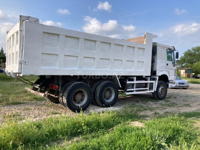 HOWO Sinotruk 2011, 220,000 km - 9.5 l - Qazax
