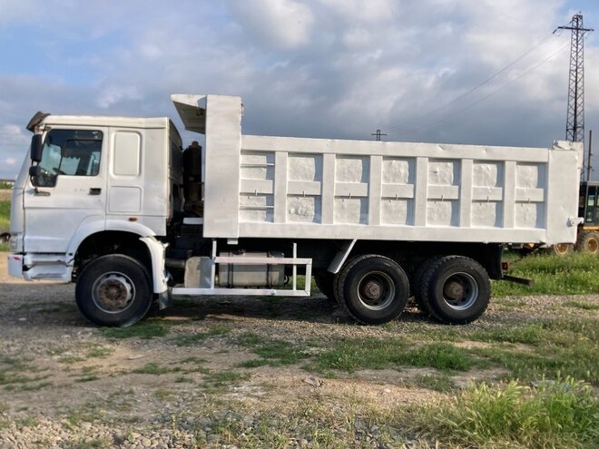 HOWO Sinotruk 2011, 220,000 km - 9.5 l - Qazax