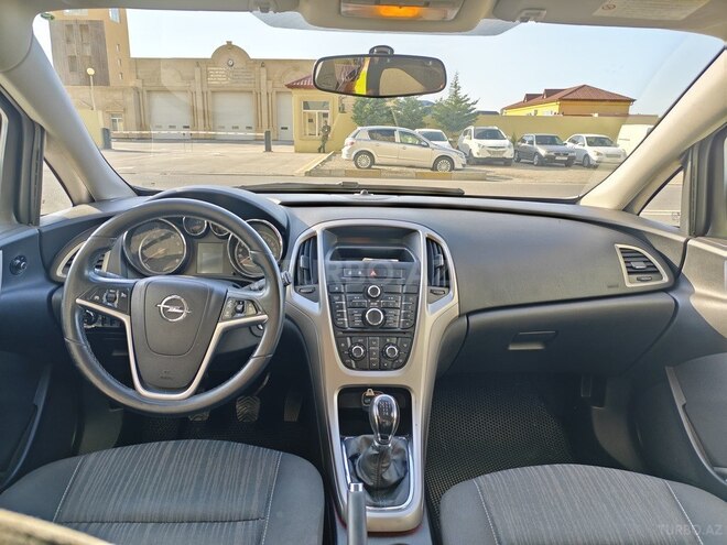 Opel Astra 2011, 220,000 km - 1.4 l - Sumqayıt