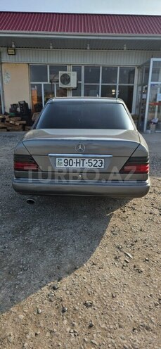 Mercedes E 200 d 1993, 465,938 km - 2.0 l - Salyan