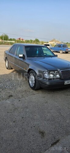 Mercedes E 200 d 1993, 465,938 km - 2.0 l - Salyan