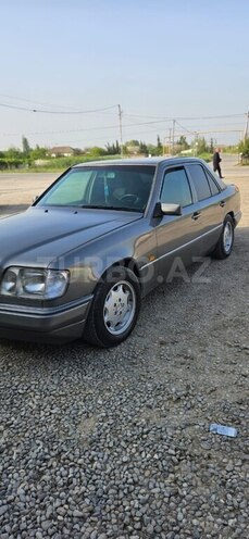 Mercedes E 200 d 1993, 465,938 km - 2.0 l - Salyan