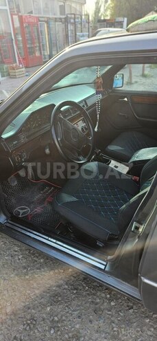 Mercedes E 200 d 1993, 465,938 km - 2.0 l - Salyan