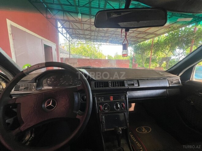 Mercedes E 300 d 1987, 300,000 km - 3.0 l - Masallı