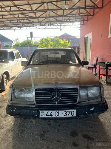 Mercedes E 300 d 1987, 300,000 km - 3.0 l - Masallı