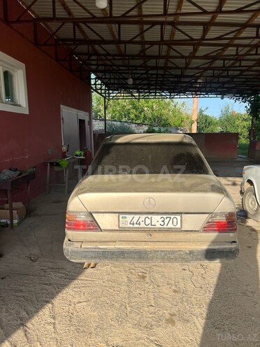 Mercedes E 250 1987, 300,000 km - 2.5 l - Masallı