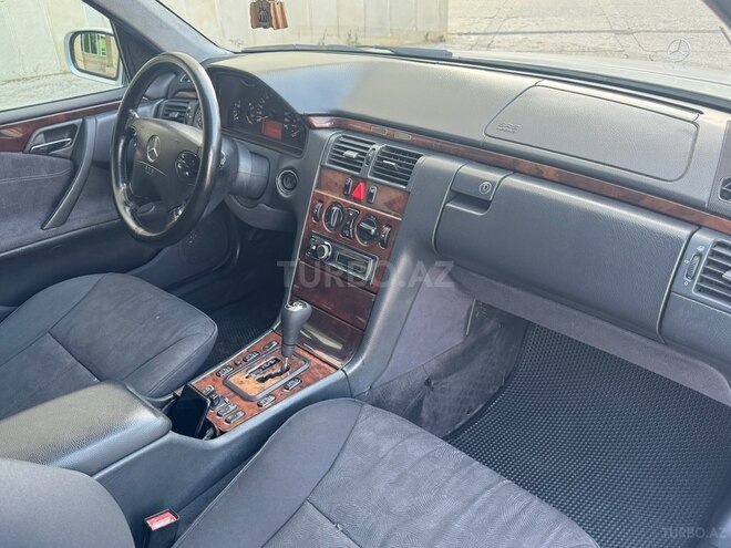 Mercedes E 240 1999, 312,000 km - 2.4 л - Sumqayıt