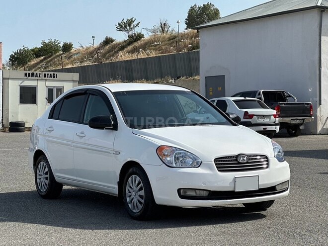 Hyundai Accent-2