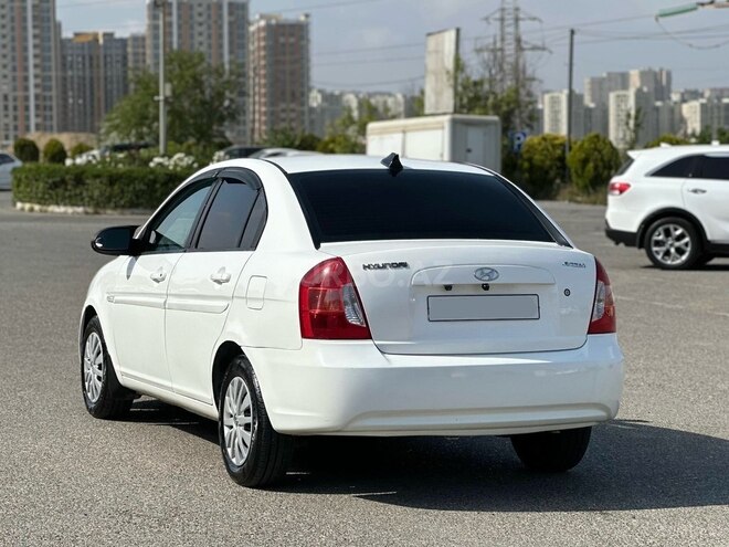Hyundai Accent-5