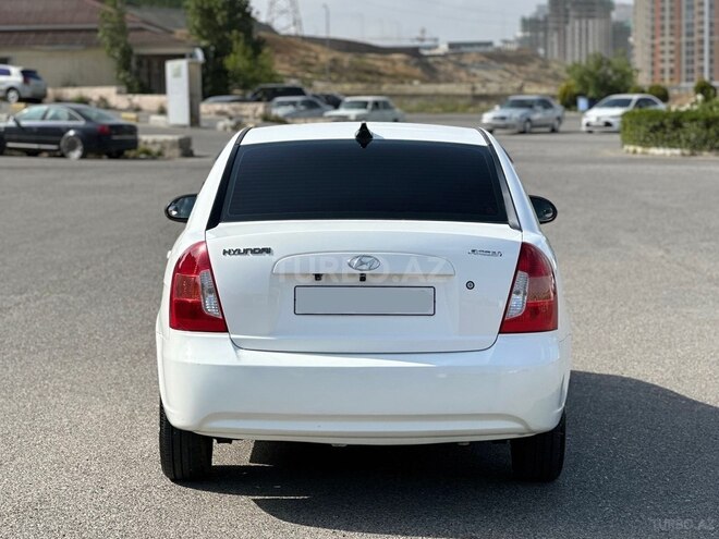 Hyundai Accent-6