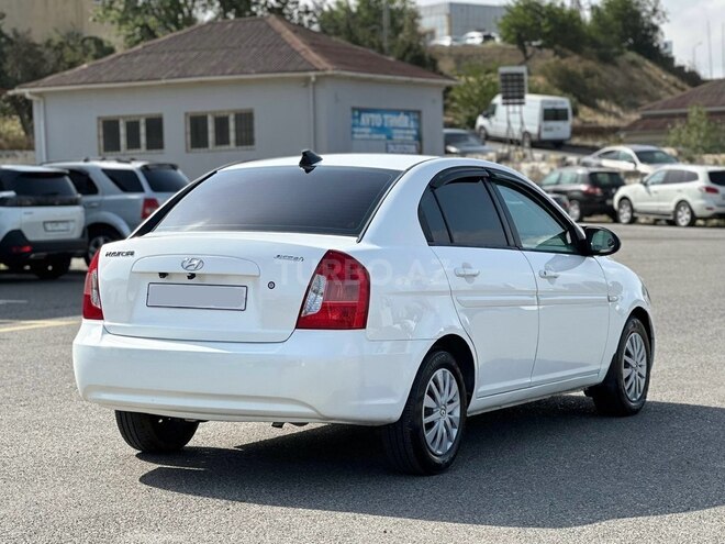 Hyundai Accent-7