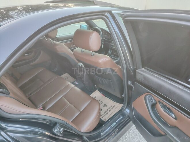 BMW 525 2002, 330,000 km - 2.5 l - Sumqayıt