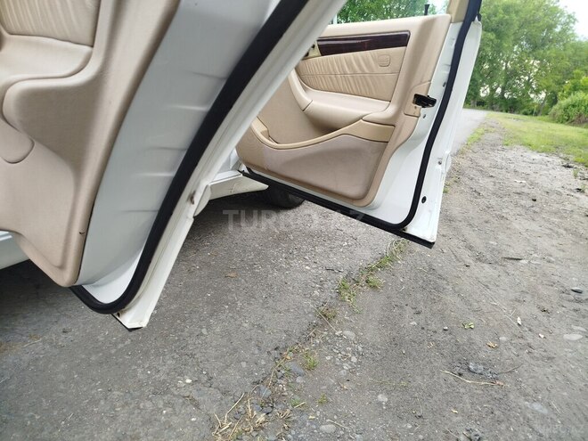 Mercedes C 230 1999, 250,000 km - 2.3 l - Qax