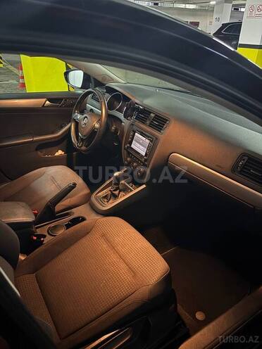 Volkswagen Jetta-12