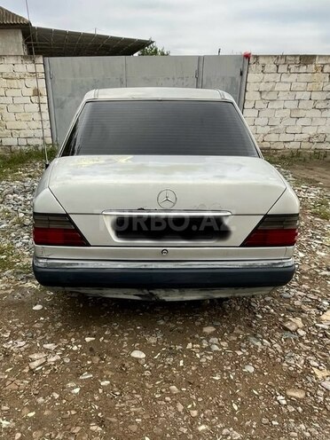 Mercedes E 220 1993, 627,000 km - 2.2 l - Neftçala