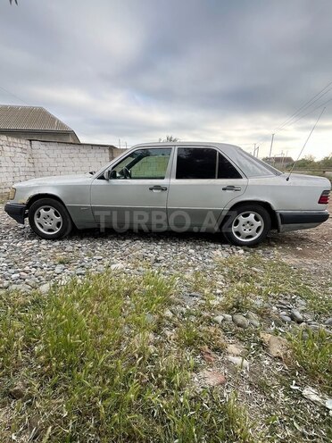Mercedes E 220 1993, 627,000 km - 2.2 l - Neftçala