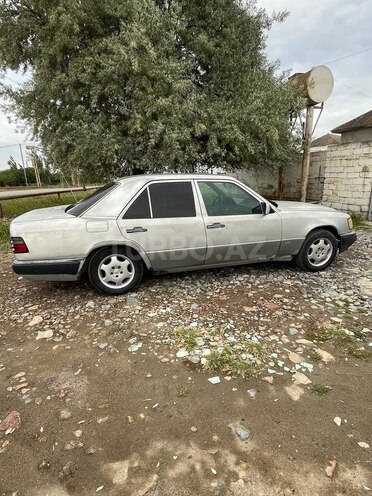 Mercedes E 220 1993, 627,000 km - 2.2 l - Neftçala
