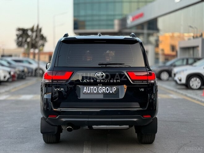 Toyota Land Cruiser-6