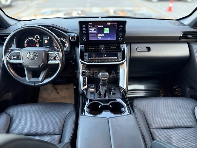 Toyota Land Cruiser-18