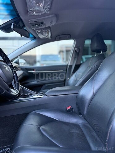 Toyota Camry-13