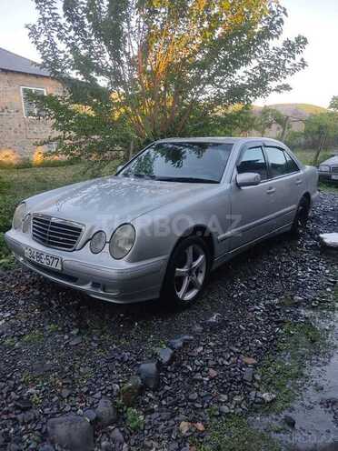 Mercedes E 220 d 2002, 300,000 km - 2.2 l - Qax
