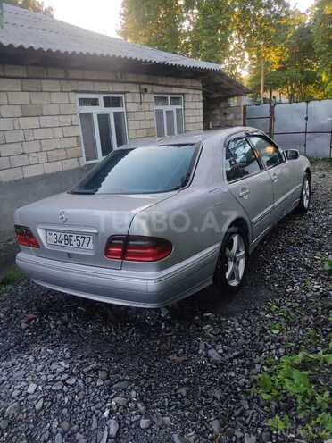 Mercedes E 220 d 2002, 300,000 km - 2.2 l - Qax