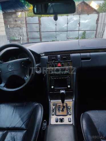 Mercedes E 220 d 2002, 300,000 km - 2.2 l - Qax
