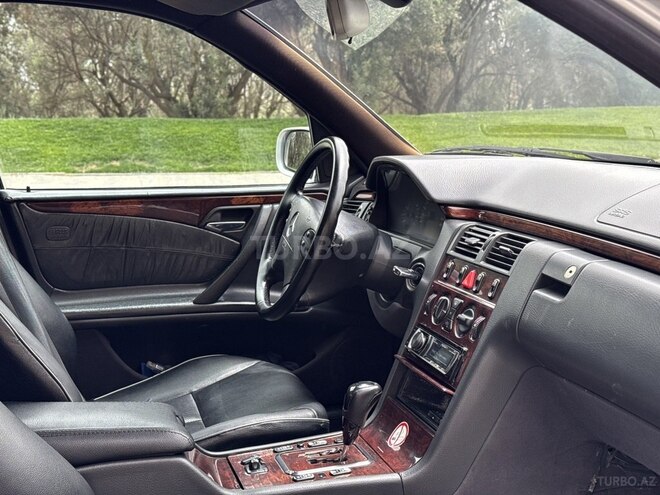 Mercedes E 270 2000, 300,000 km - 2.7 l - Bakı