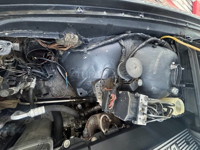 BMW 528 2000, 300,000 km - 2.8 л - Bakı