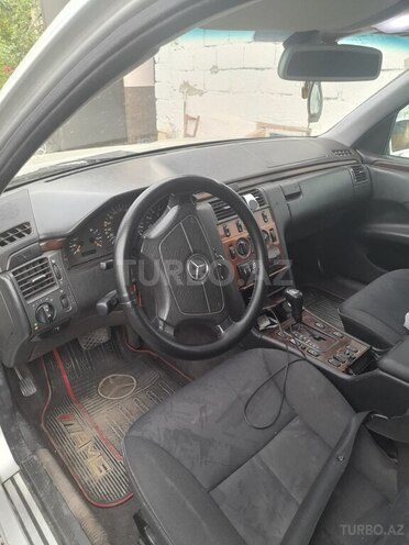 Mercedes E 200 1999, 324,000 km - 2.0 l - Ağdaş