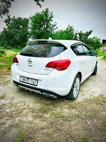 Opel Astra 2011, 175,000 km - 1.4 l - Xaçmaz