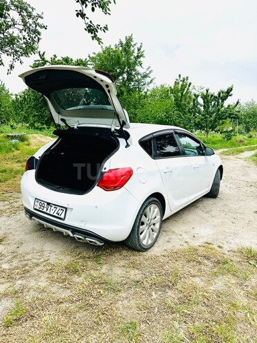 Opel Astra 2011, 175,000 km - 1.4 l - Xaçmaz