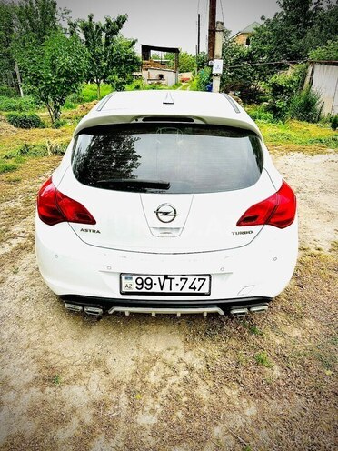 Opel Astra 2011, 175,000 km - 1.4 l - Xaçmaz