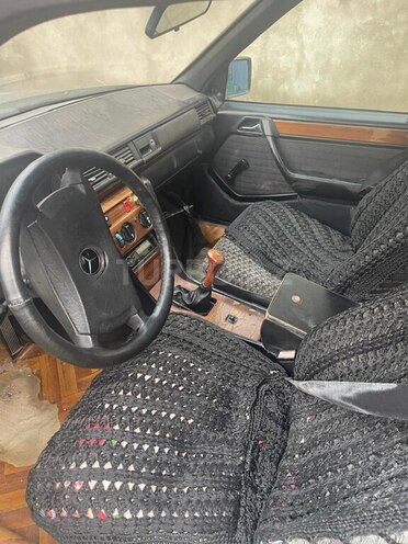 Mercedes E 200 d 1991, 642,000 km - 2.0 l - Bakı