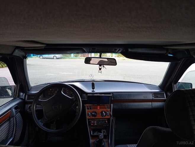 Mercedes E 200 d 1995, 591,000 km - 2.0 l - Qazax