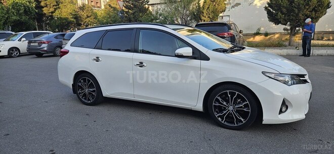 Toyota Auris 2013, 239,441 km - 1.4 л - Sumqayıt