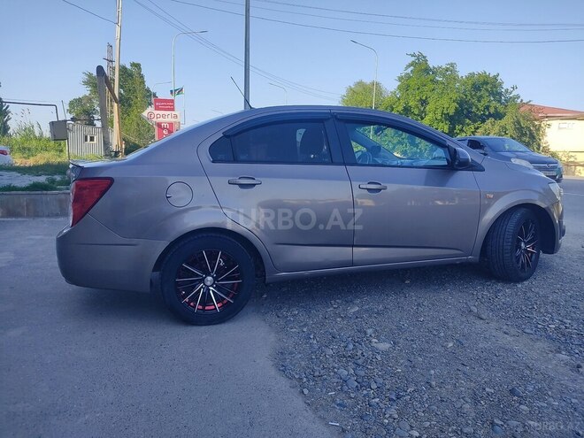 Chevrolet Aveo-3