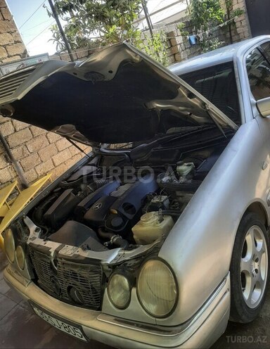Mercedes E 240 1998, 354,767 km - 2.4 l - Bakı