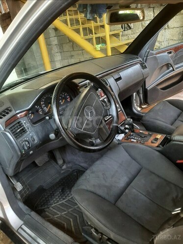 Mercedes E 240 1998, 354,767 km - 2.4 l - Bakı
